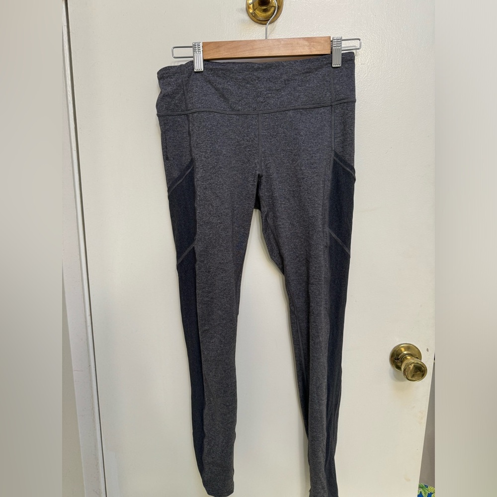 Grey lululemon leggings with pocket size 8